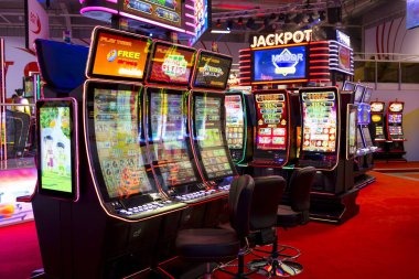 Boom City live-dealer table interface on uang platform